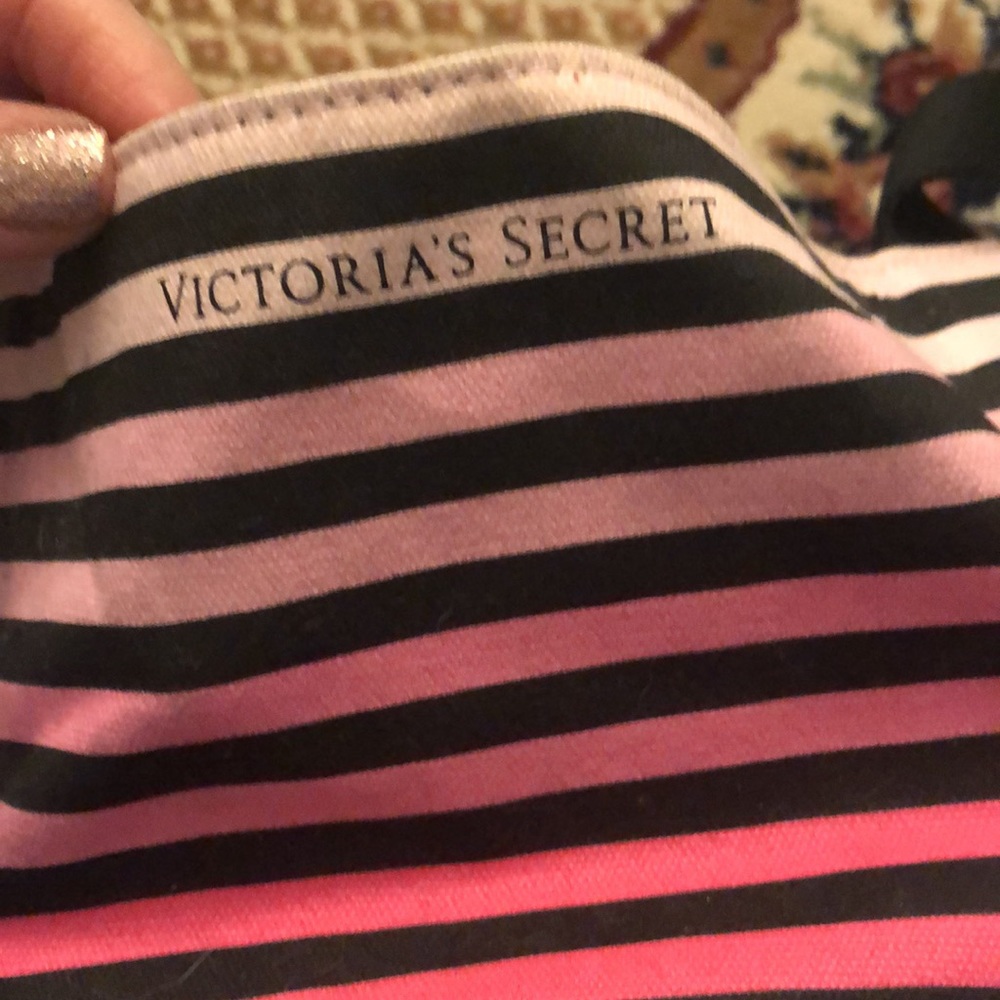 New with tags Victoria secret basket - Picture 3 of 4
